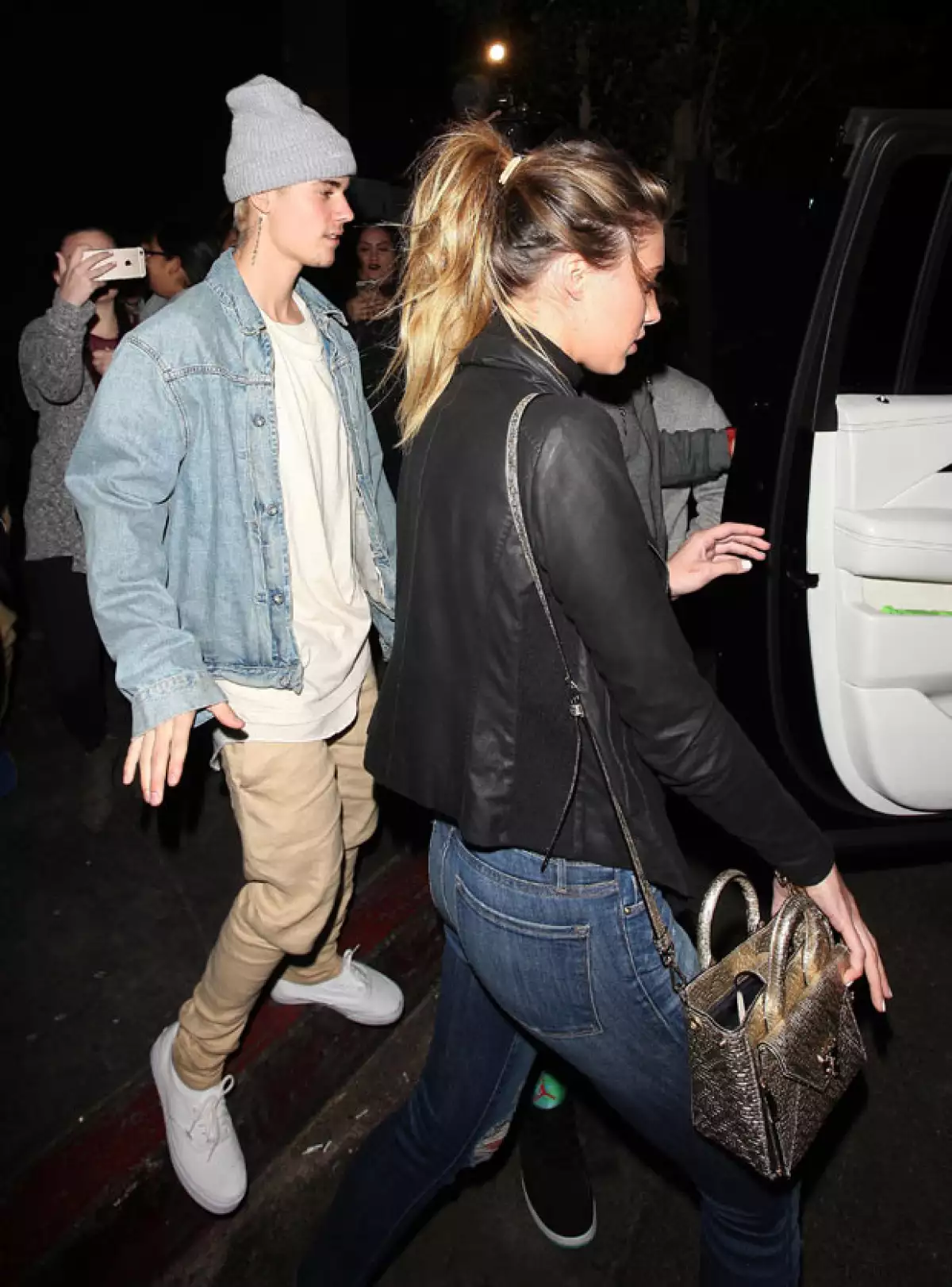 El cantante canadiense fue visto saliendo con la modelo Jessica Serfaty, quien a inicios de año se le captó besándose con el ex integrante de los Jonas Brothers. ¿Qué pensarán Joe y Hailey de esto?