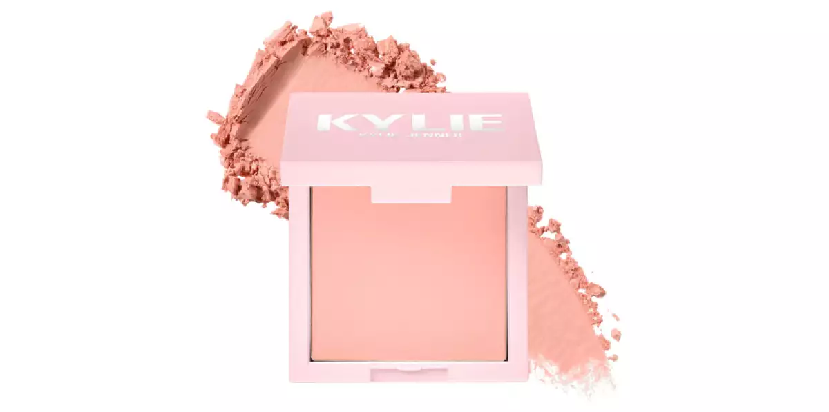 kylie jenner-kendall jenner-hailey bieber- pinky cheeks-rosita-cachetes-pomulos-complexion-blush-maquillaje-makeup.jpg