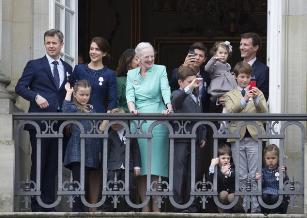 Los nietos de la reina acompañaron a su abuela el día de hoy en su cumpleaños.
