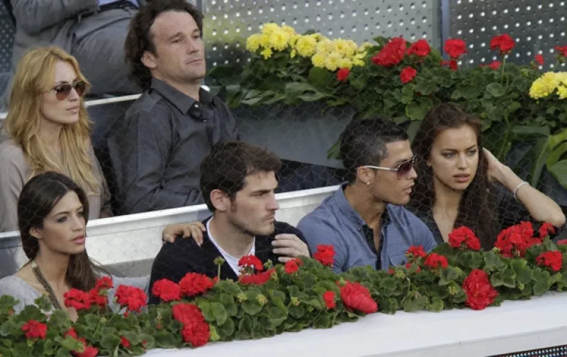 Ambos jugadores de futbol asistieron con sus parejas sentimentales, al debut del tenista Rafael Nadal en el Madrid Open 2011.