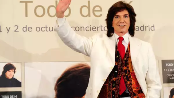 El robo se efectuó en la madrugada de este sábado, por lo que las autoridades se encuentran investigando el delito, Camilo Sesto no sufrió daños físicos.