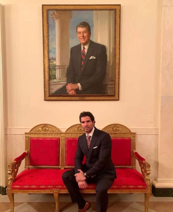 Eduardo Verástegui en la Casa Blanca 2.jpg