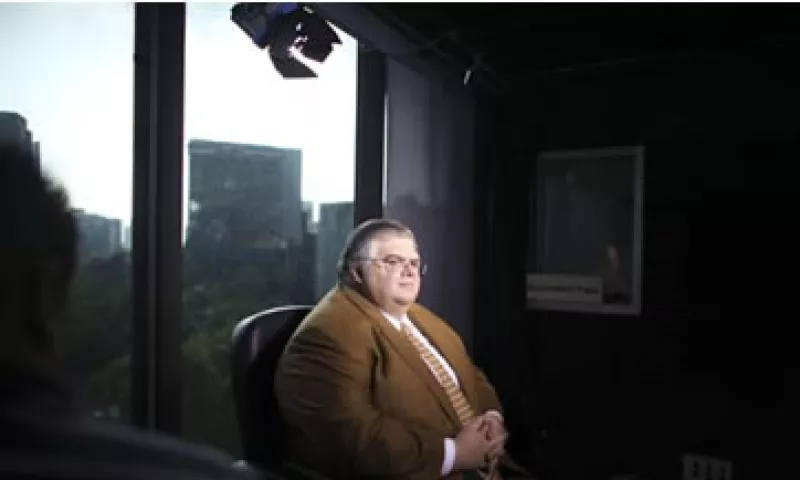 Carstens dijo que el peso sigue relativamente bien anclado en los fundamentos de la economía mexicana. (Foto: AP)