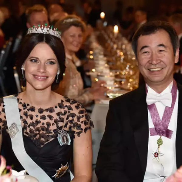 El premio Nobel también la acompañó durante la cena.