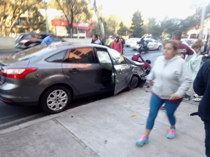 Atomovilista atropella peregrinos