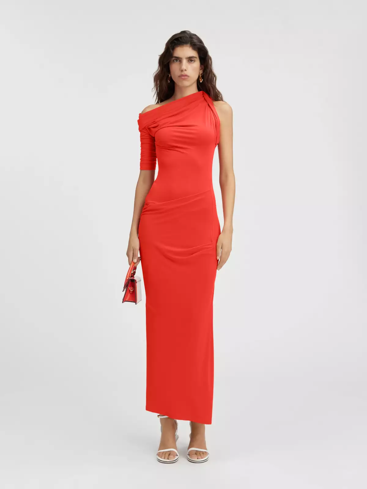 Jacquemus presenta una colección para novias y novios de todas las edades