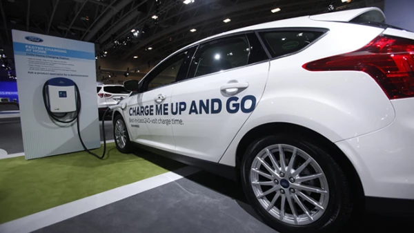Además de modelos, las automotrices revelan sus avances tecnológicos como autos de hidrógeno, eléctricos y con otras energías limpias. En la imagen, el Ford Focus eléctrico.