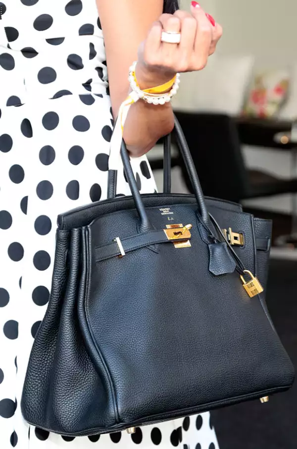 Solo se le vende a clientes exclusivos, de lo contrario, hay lista de espera.