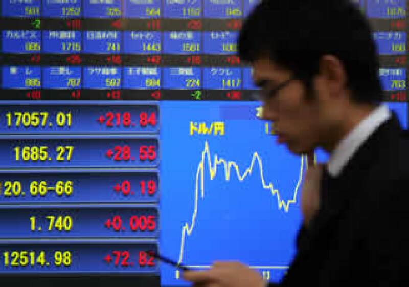Analistas desestiman las posibilidades de que Japón actúe frente a la caída del dólar. (Foto: AP)