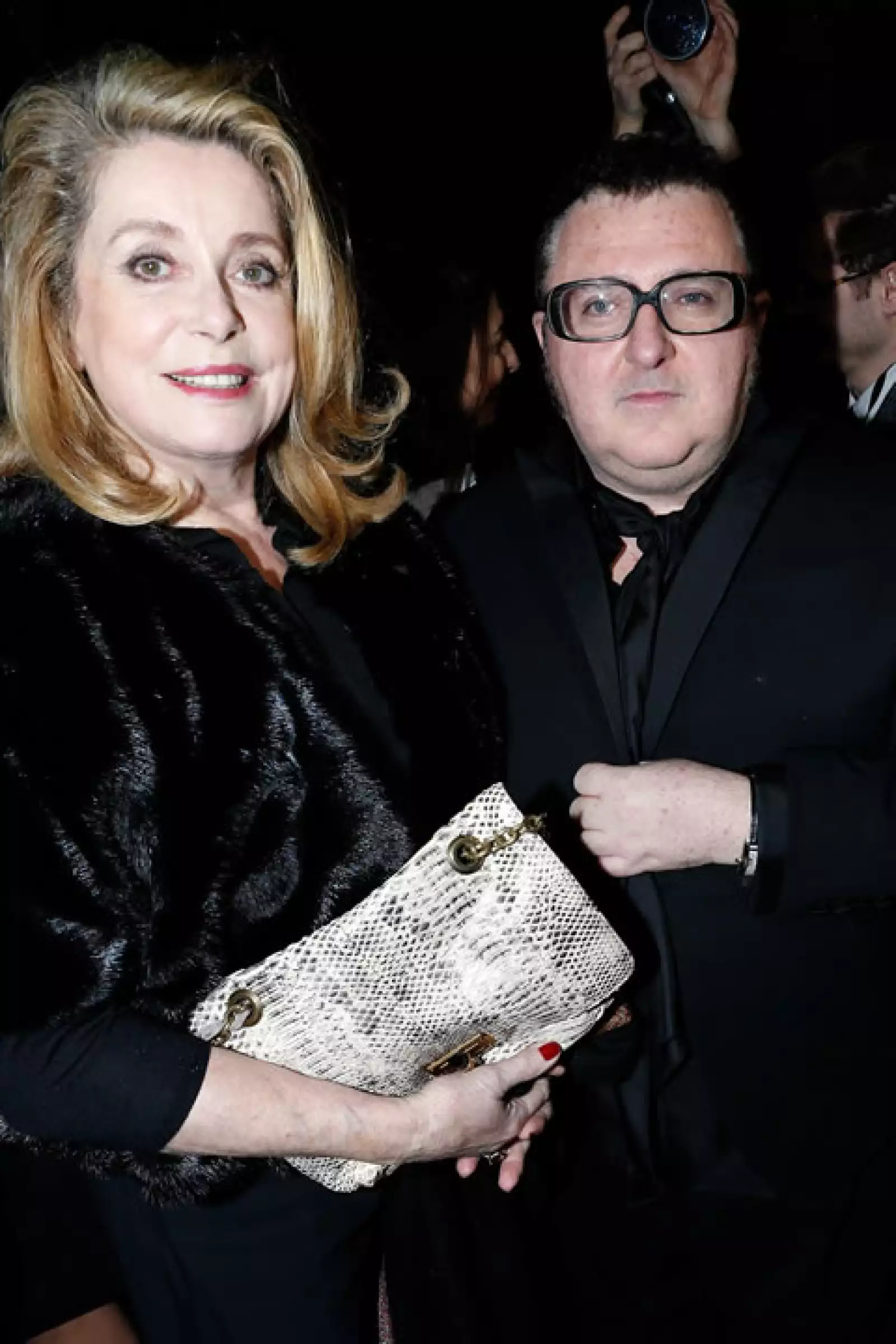 La actriz Catherine Deneuve con el director artístico de Lanvin, Alber Elbaz.