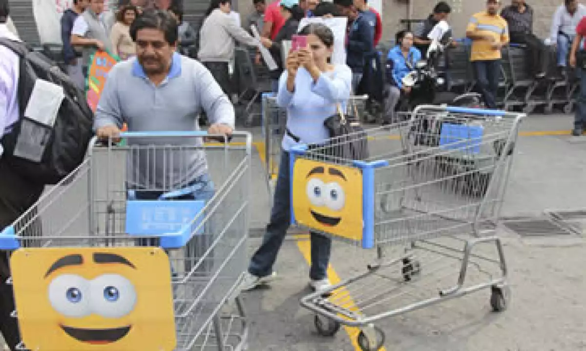 Walmart registró descensos en sus ventas iguales durante el primer trimestre del año. (Foto: Cuartoscuro)