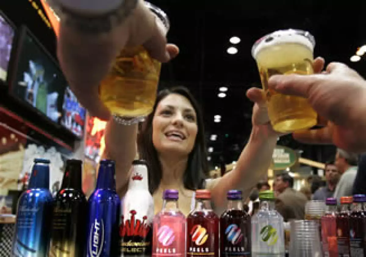 Las altas temperaturas registradas en el territorio mexicano han favorecido una mayor demanda de bebidas. (Foto: AP)