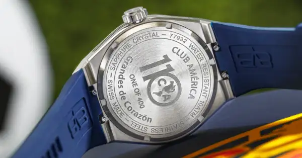 Parte posterior del reloj Bomberg x Club América. El reloj tiene el lema del club "Grandes de Corazón" acompañado con la leyenda "One of 400" al referirse al número de piezas disponibles en el mercado mexicano.