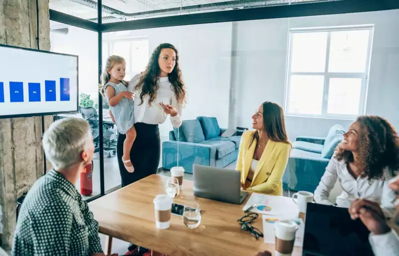 Trabajando juntas. Colaboremos exitosamente entre mujeres sin hijos y con hijos
