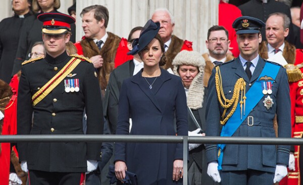 Si bien Kate y William se encontraban en Norfolk, Harry al parecer sí estaba en al Palacio de Kensington cuando sucedió el incidente del hombre.
