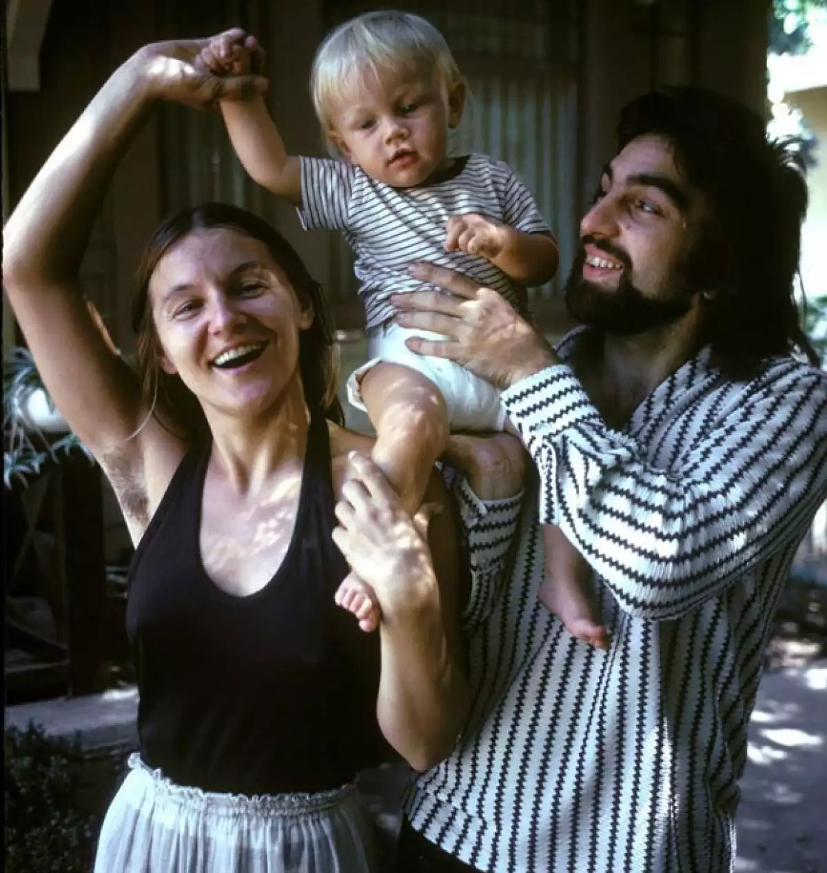 Esta imagen, en la que Leo aparece cuando tenía dos años, ha despertado críticas y no precisamente por lo tierno que sale el actor.