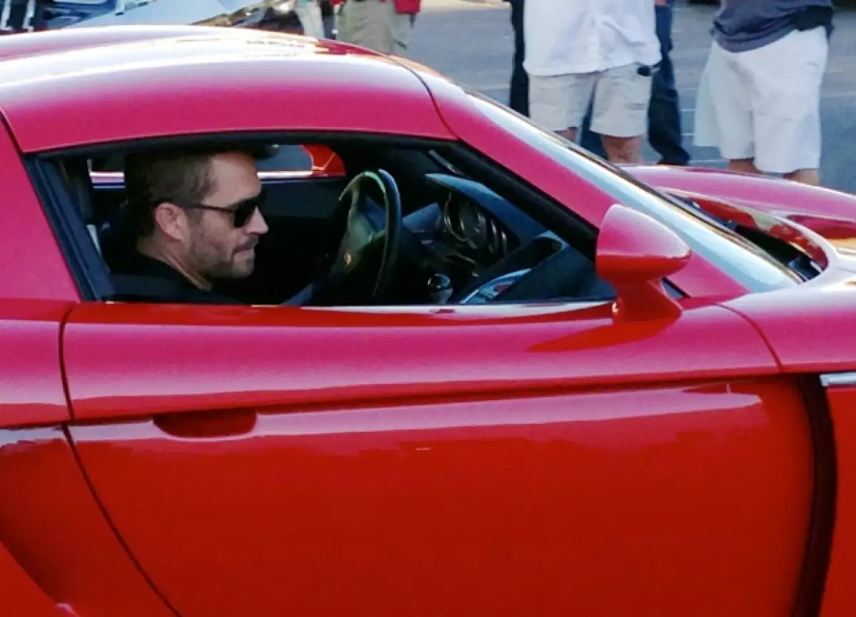 Primero fue la hija, ahora es el padre del actor de “Rápido y Furioso” quien demanda a la automotriz. La familia está segura que fueron defectos en el coche lo que provocó la muerte del actor.