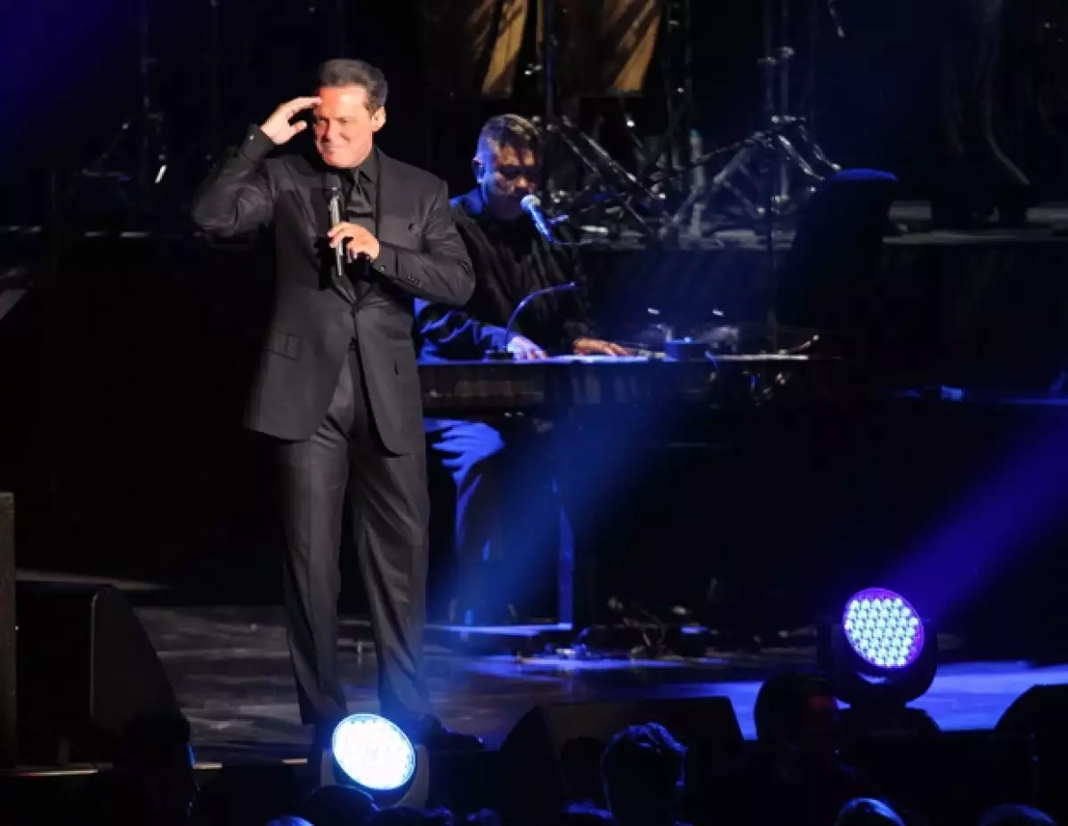 El cantante ofreció un concierto de 90 minutos en la Arena Ciudad de México y demostró que sigue siendo uno de os artistas consentidos del público.