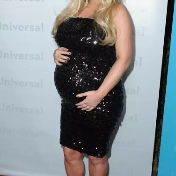 Jessica Simpson, de 31 años y quien dará a luz en cualquier momento, admitió recientemente que ya siente a su prometido Eric Johnson como su esposo. "Sólo que hicimos las cosas un poco al revés", agregó.