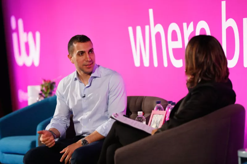 El director de esta dating app reveló qué tipo de imágenes funcionan más y cuáles debes evitar.