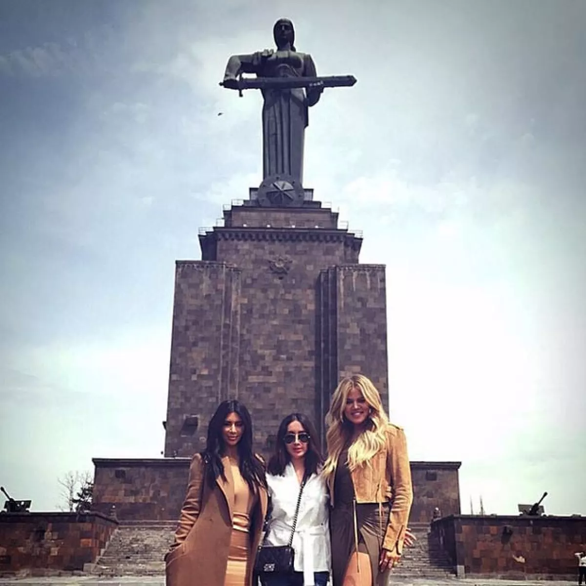 Las celebridades están conociendo los puntos principales de Armenia, país en el que nació su bisabuelo.