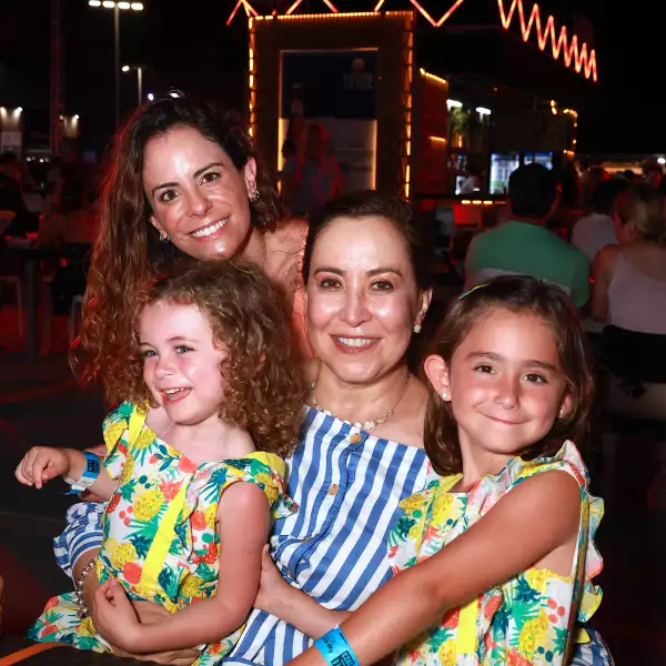 Teresa Gil, Isabela  y Ximena Cervantes con Georgina Ontiveros 