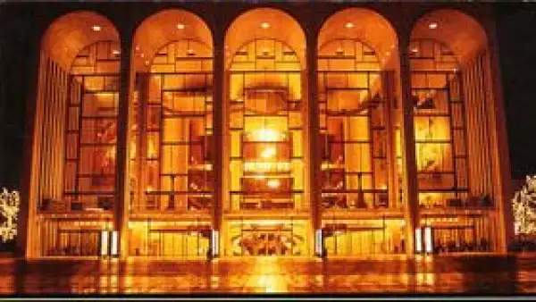 La temporada de ópera 2008-2009 del MET, está por primera vez en el Auditorio Nacional en vivo, vía satélite.