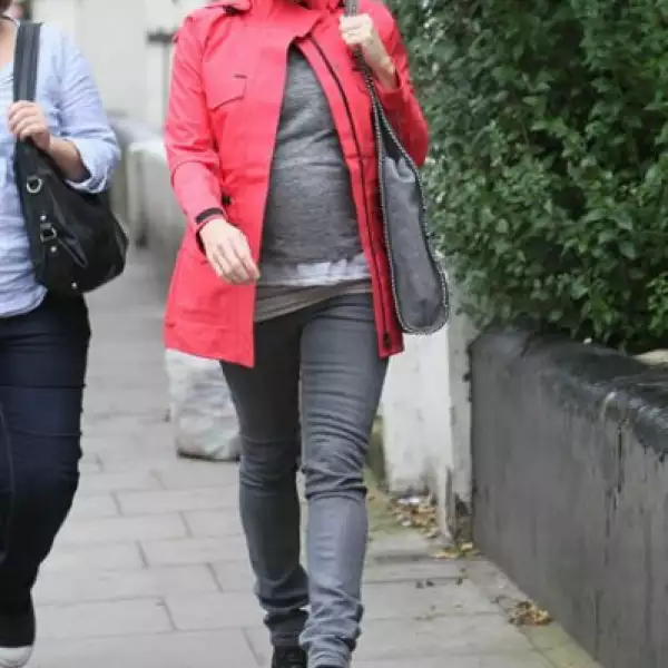 Stella McCartney, hija del mítico Sir Paul, diseña con materiales que no dañan al medio ambiente y está completamente en contra de usar pieles.