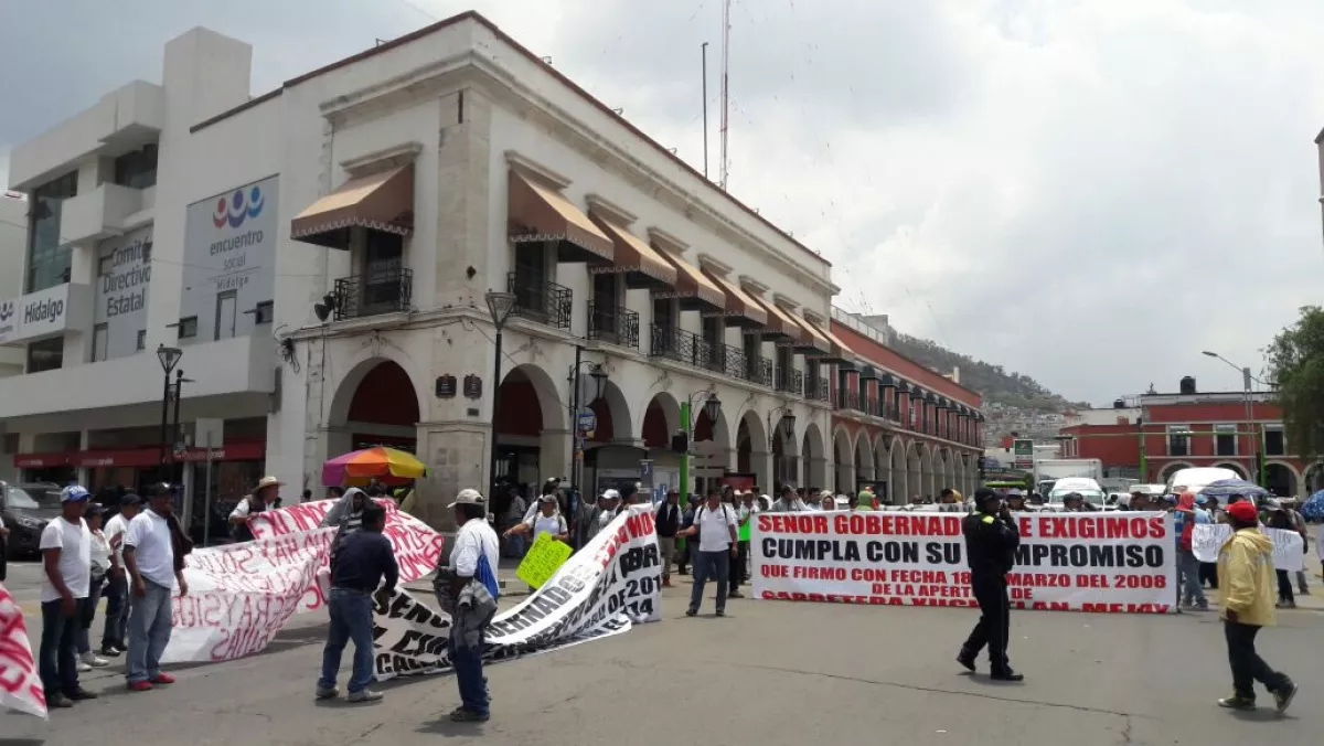 Los habitantes de la comunidad de Xuchitlán le exigen al Gobierno estatal que concluya la obra de la carretera carretera Xuchitlán-Mejay o impedirán la instalación de las casillas electorales el 5 de junio.
