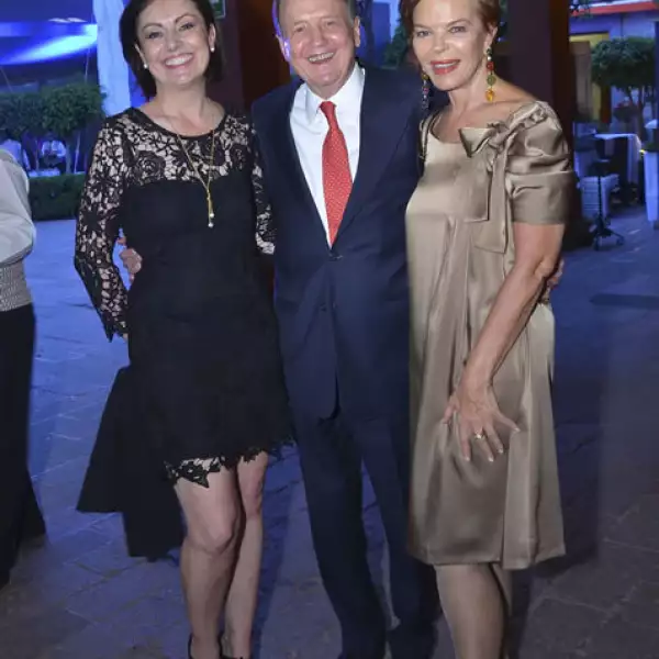 Maru Real, Billy Grim y Ana Luisa Lerdo de Tejada de Landucci