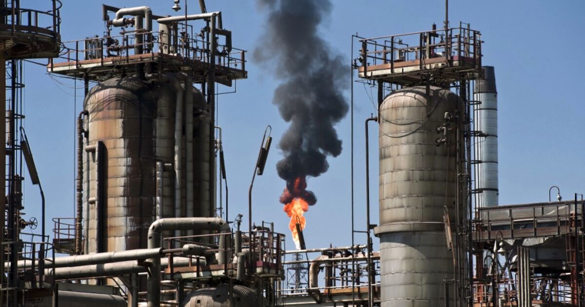 Özel petrol şirketleri hükümetin hedefine ulaşamıyor; üretimi durdu