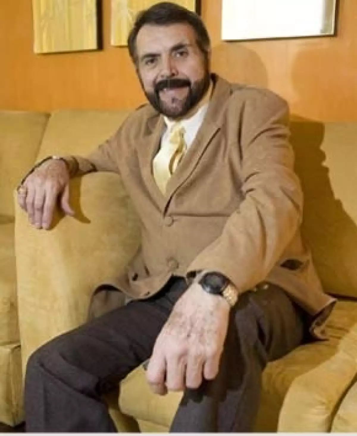 Luego de haber saltado entre las butacas del Teatro Aldama para evitar a la prensa, D&#39Alessio habló en el programa Hoy de por qué no asistió a la ceremonia en que se despidió a su padre, Jorge Vargas.