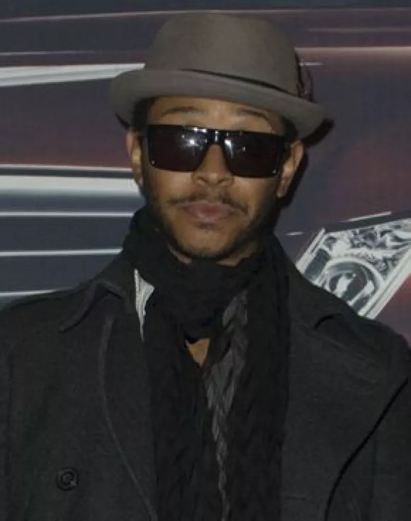 En el marco de la Mercedes Benz Fashion México 2009, el intérprete de No me quiero enamorar se rehusó a hablar sobre el proceso judicial que enfrenta por haber incumplido sus obligaciones como padre.