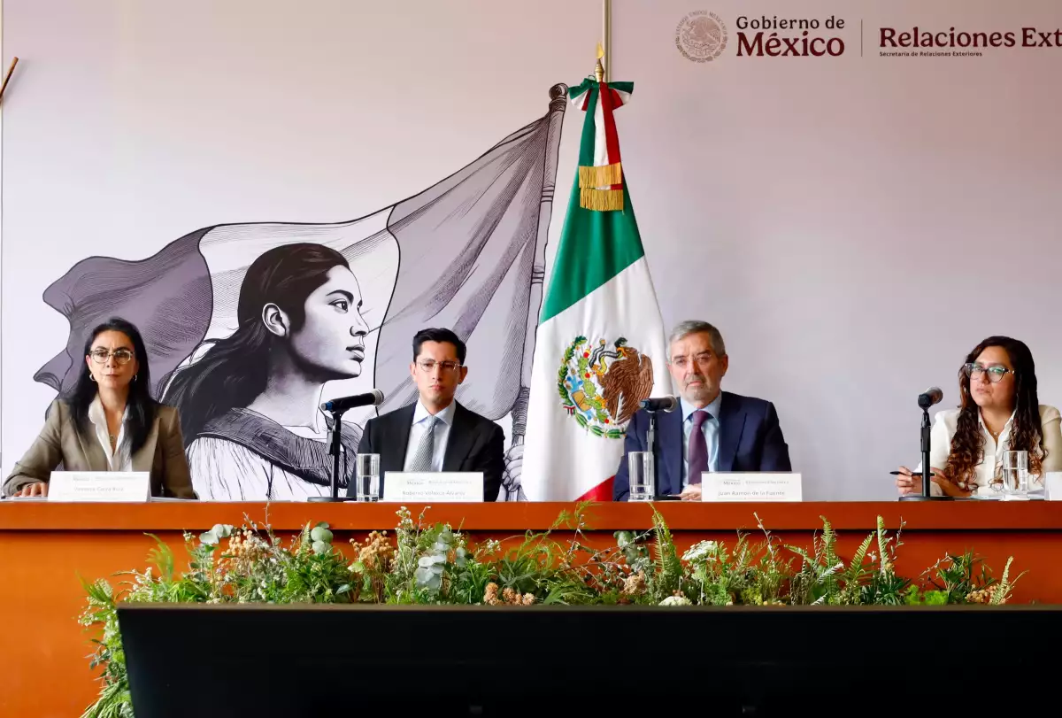 El canciller Juan Ramón de la Fuente y su equipo aseguraron que atender migrantes es su prioridad.