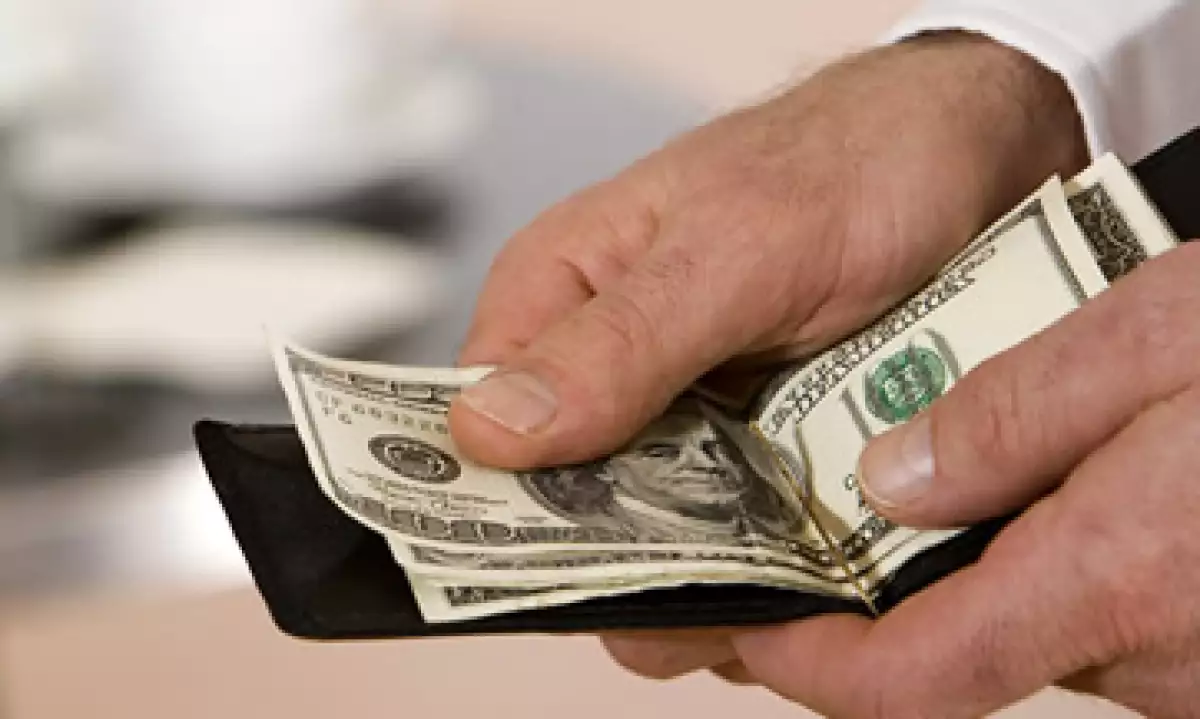 Expertos estiman que el tipo de cambio oscile entre 13.02 y 13.11 pesos por dólar. (Foto: Getty Images)