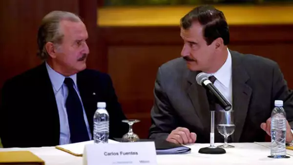 El 29 de noviembre del 2000, el entonces recién elegido presidente de México, Vicente Fox, se reunió con el autor de ‘La región más transparente’.