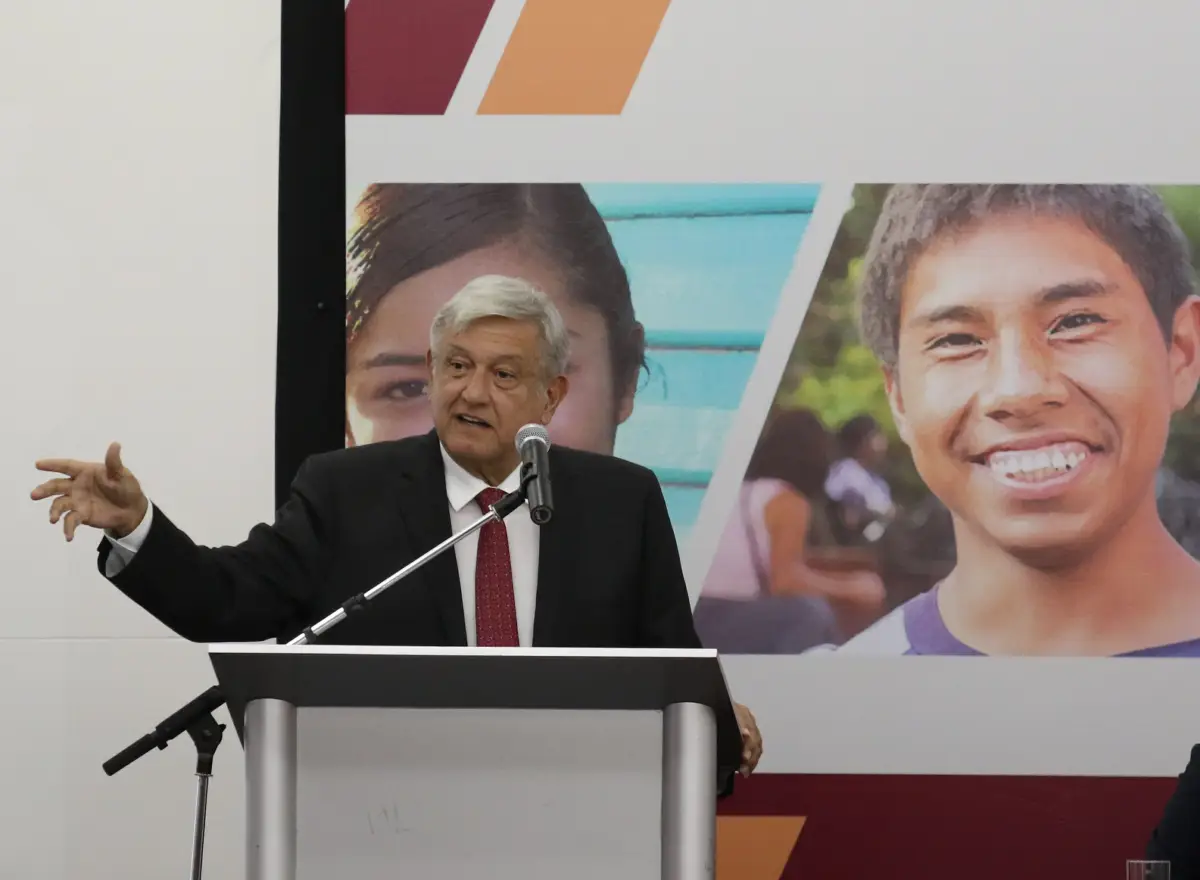AMLO en programa de jóvenes
