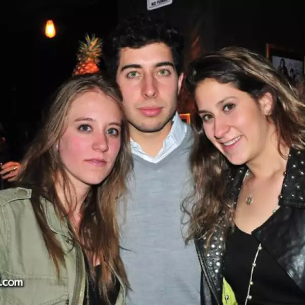 Sandra y Andrés Núñez con Sofía Sosa