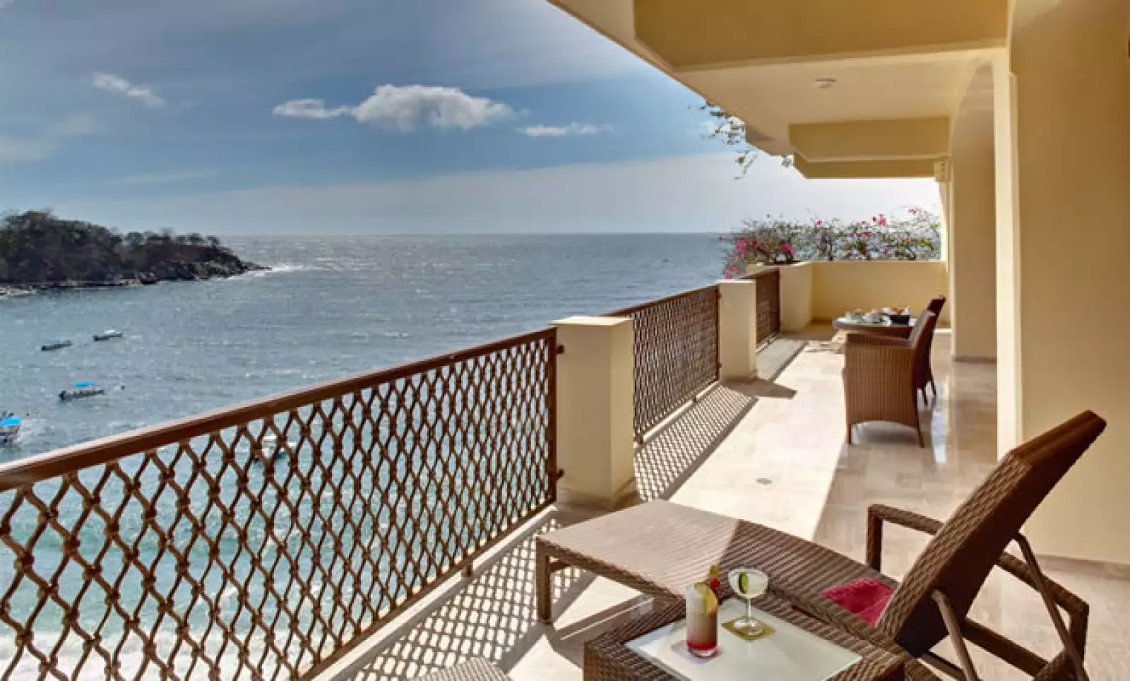 Barceló Puerto Vallarta fue galardonado recientemente con 10 reconocimientos de Distintivo H. con el distintivo H es símbolo de garantía de calidad en cuanto a seguridad e higiene en el manejo y preparación de alimentos y bebidas.