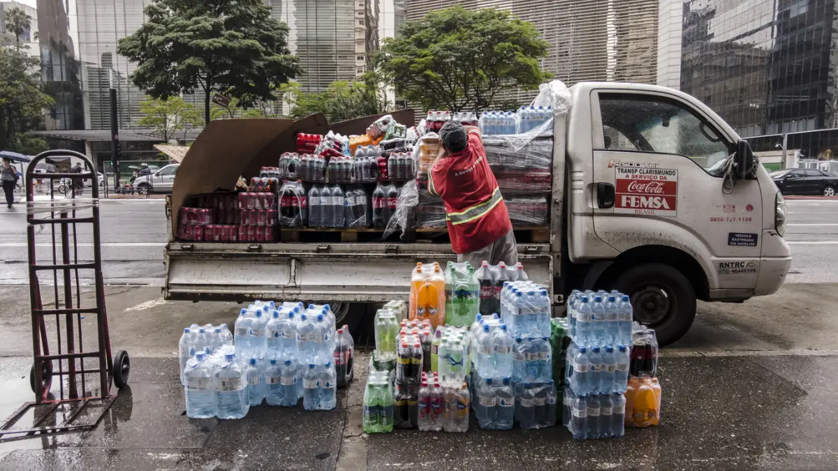 Femsa anuncia recompra de acciones por 250 mdd y sus acciones se disparan