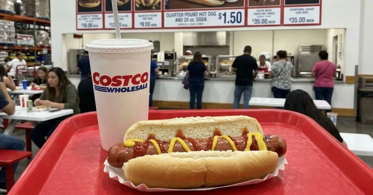 El famoso hot dog de Costco nació en la década de los 80.