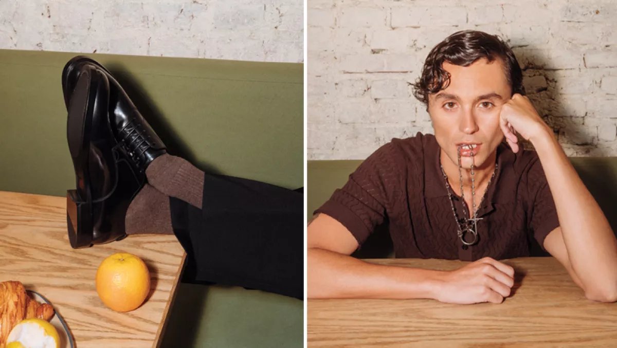 Foto del actor mexicano Fernando Cattori, en la CDMX, vestido de Dolce&Gabbana.