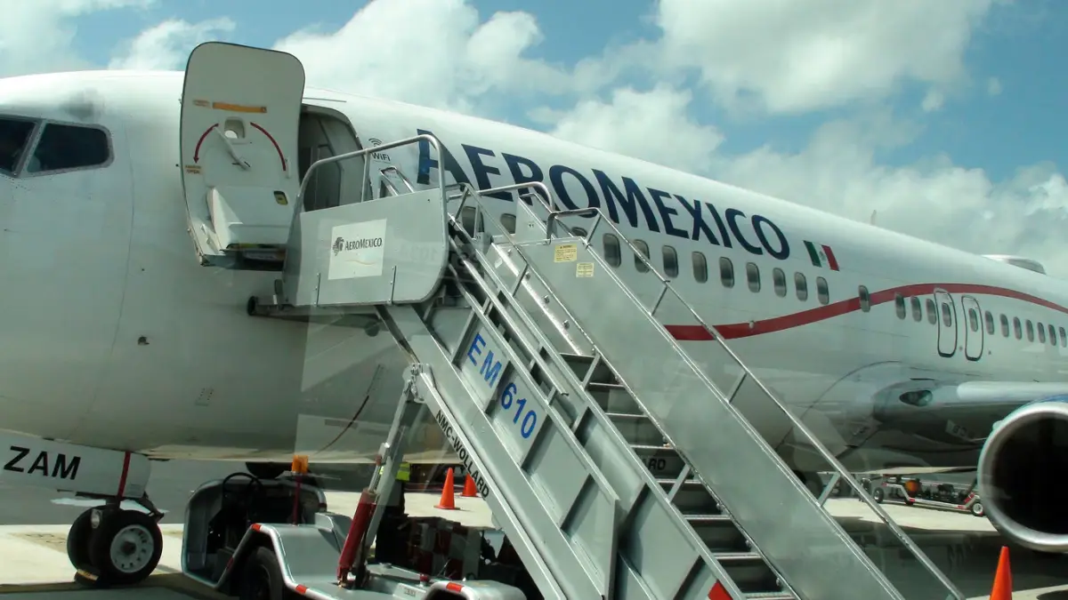 Aeroméxico, cómo paso de acumular quejas por retrasos a ser la aerolínea más puntual del mundo