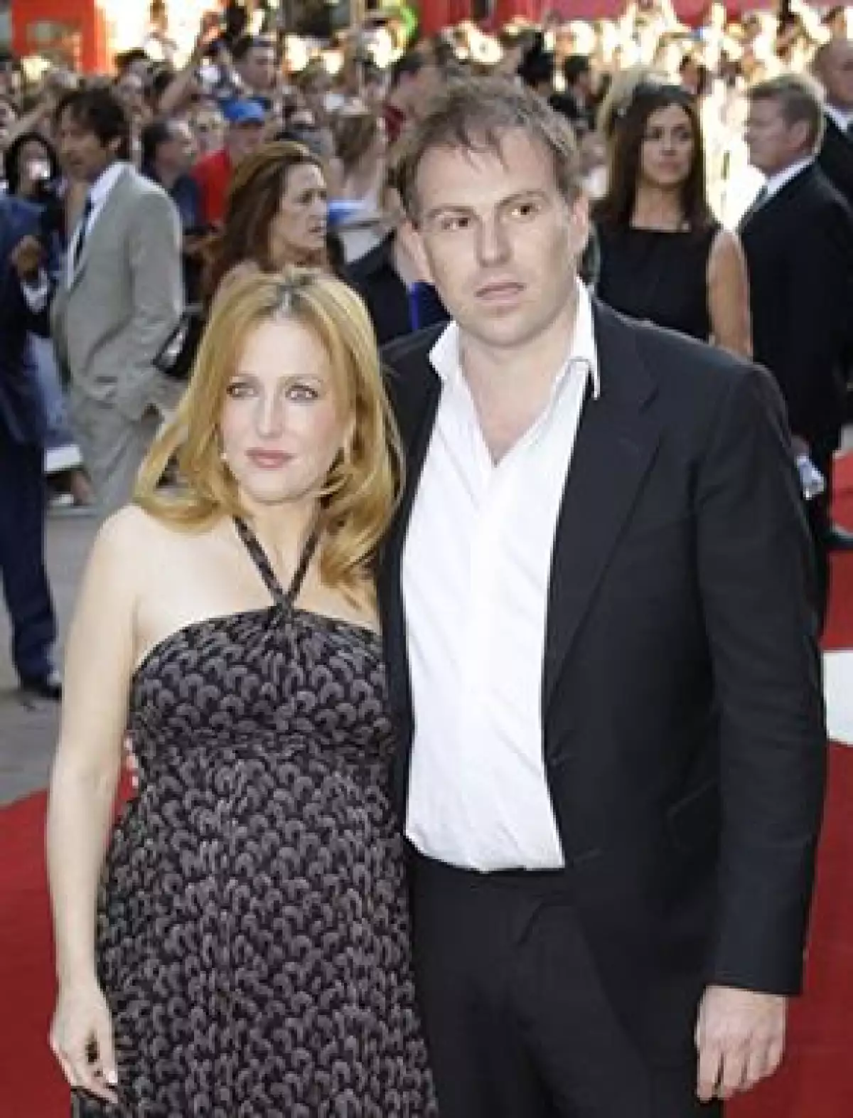 La protagonista de "Los Expedientes Secretos X" tuvo un varón con su novio Mark Griffiths.