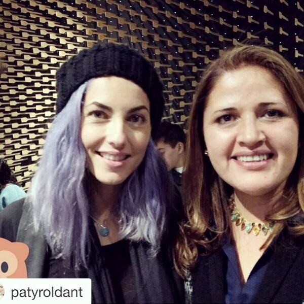 Bárbara mori con el pelo morado