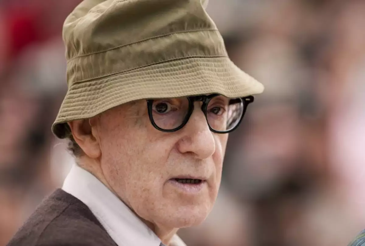 El cineasta asegura que su colega francés es `un artista y una buena persona´ que `hizo algo malo y pagó por ello´.