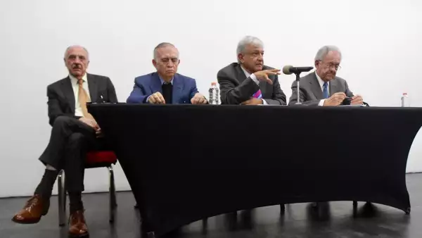 AMLO y anuncio del NAIM