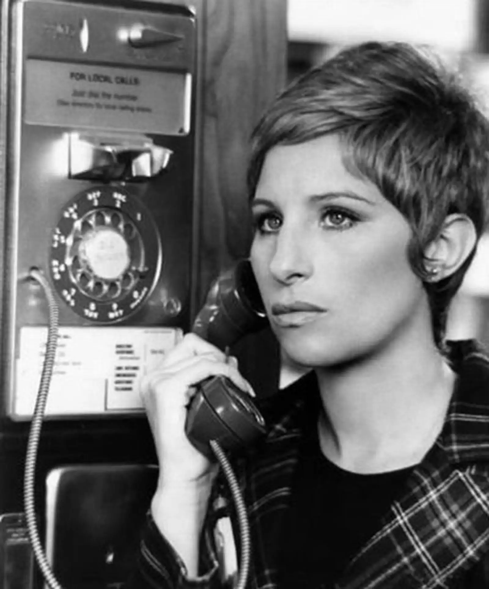 Barbra Streisand probó el pixie antes de su famoso jewfro. Creemos que sin duda le sienta mucho mejor.