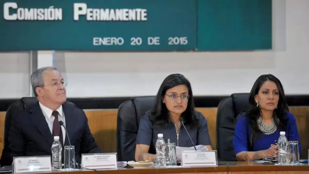 El comisionado Monte Alejandro Rubido, la diputada Aloisa Alavez y la subprocuradora Mariana Benítez