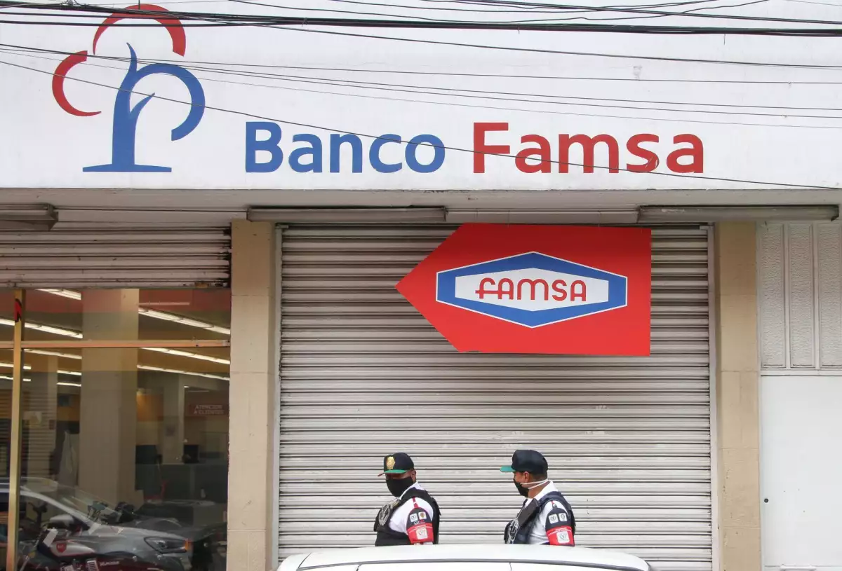 Autoridades financieras revocan la licencia operativa a Banco Famsa.